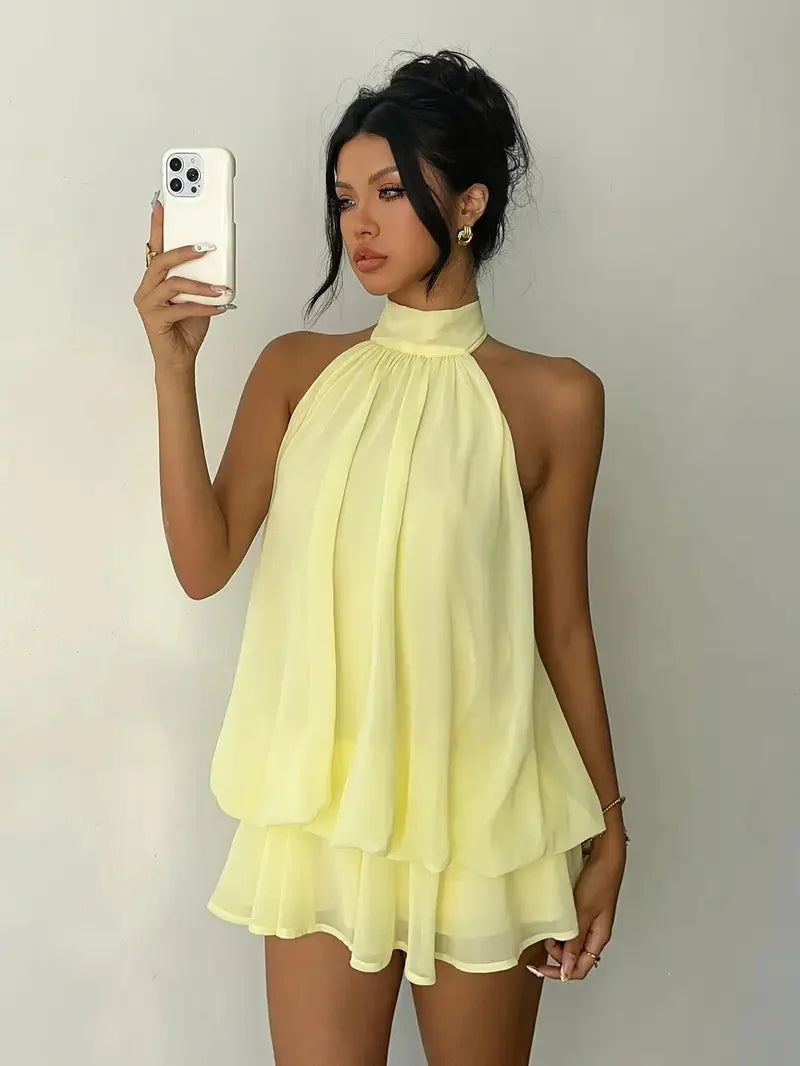 Vestido Feminino com Costas Abertas e Saia