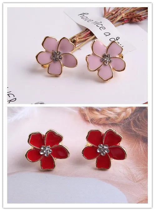 Brinco de Pressão Floral em Esmalte