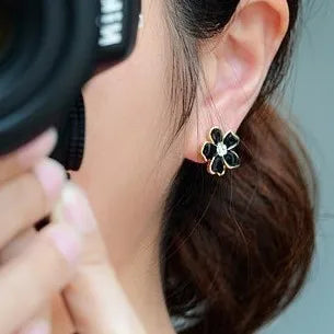 Brinco de Pressão Floral em Esmalte