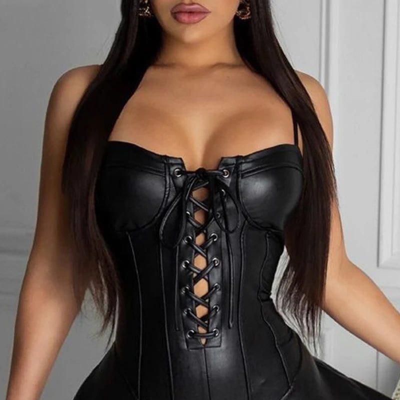 Vestido Curto em Couro Feminino com Saia Plissada