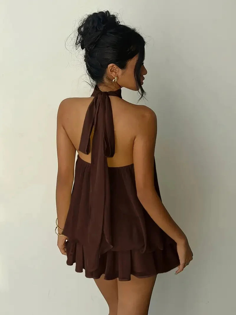 Vestido Feminino com Costas Abertas e Saia