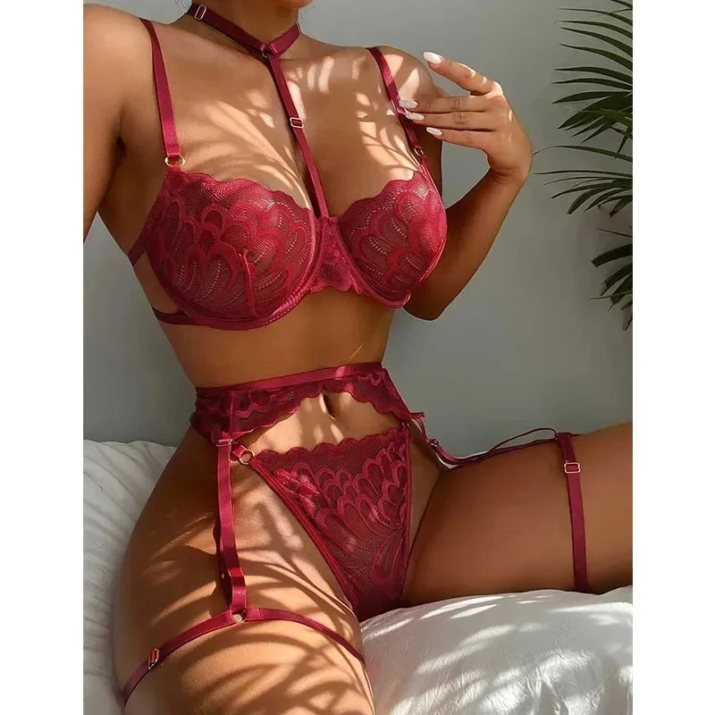 Conjunto de Lingerie Feminina com Sutiã e Calcinha Fio em Renda Transparente