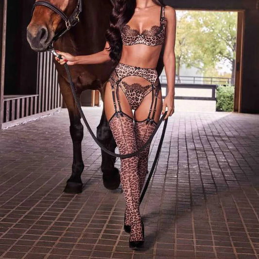 Conjunto de Lingerie Feminina em Renda com Estampa de Leopardo