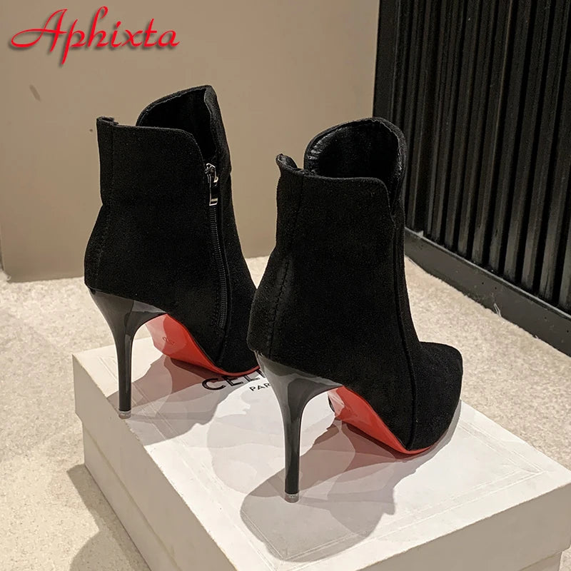 Bota Feminina de Cano Curto com Salto Stiletto