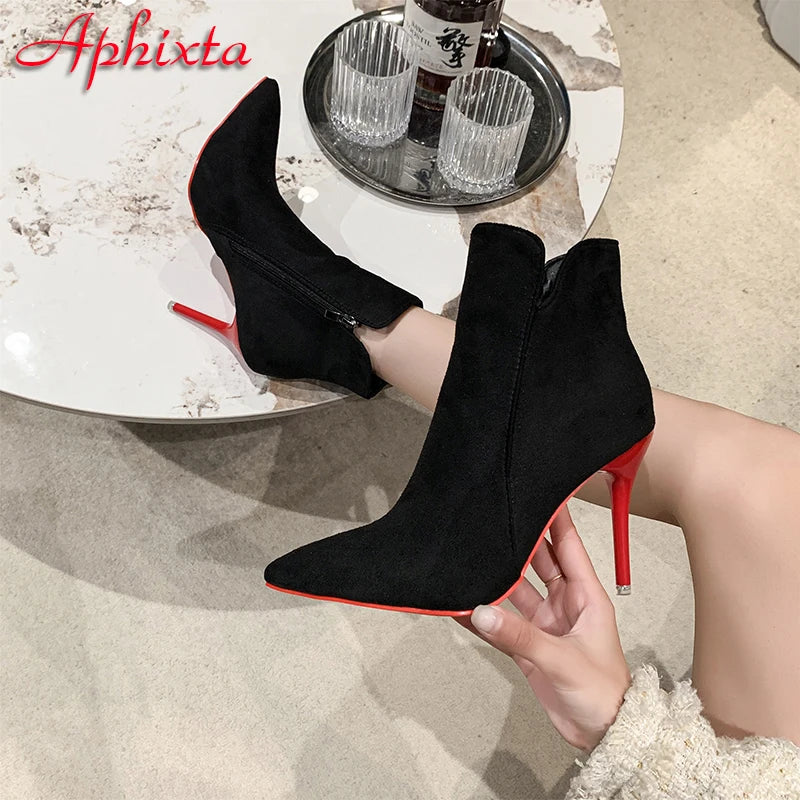 Bota Feminina de Cano Curto com Salto Stiletto