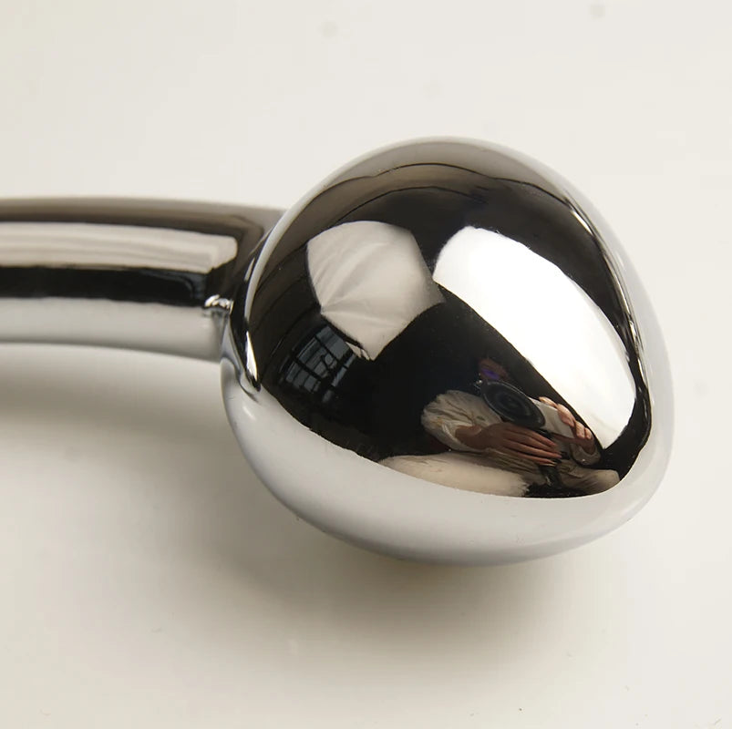 Plug Anal Metálico Curvado