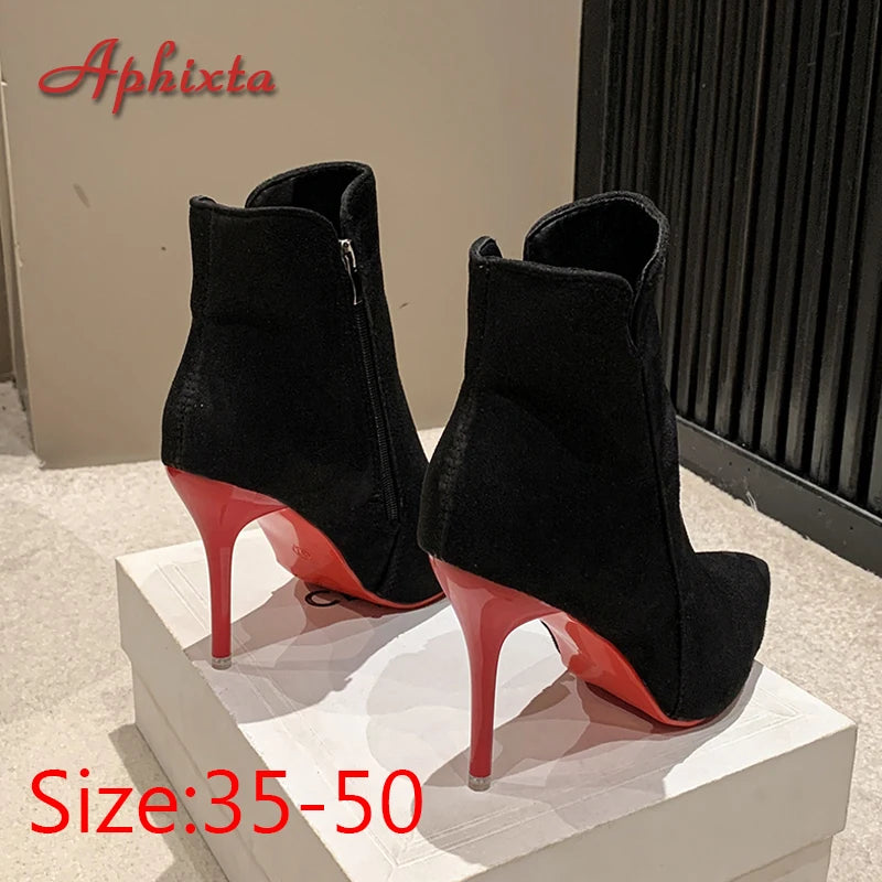 Bota Feminina de Cano Curto com Salto Stiletto