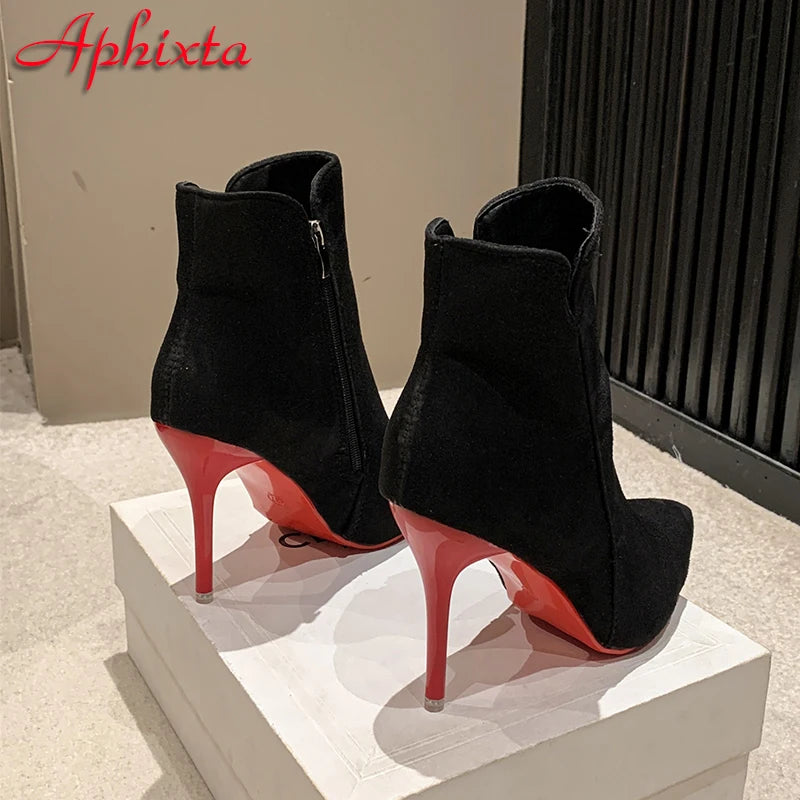 Bota Feminina de Cano Curto com Salto Stiletto