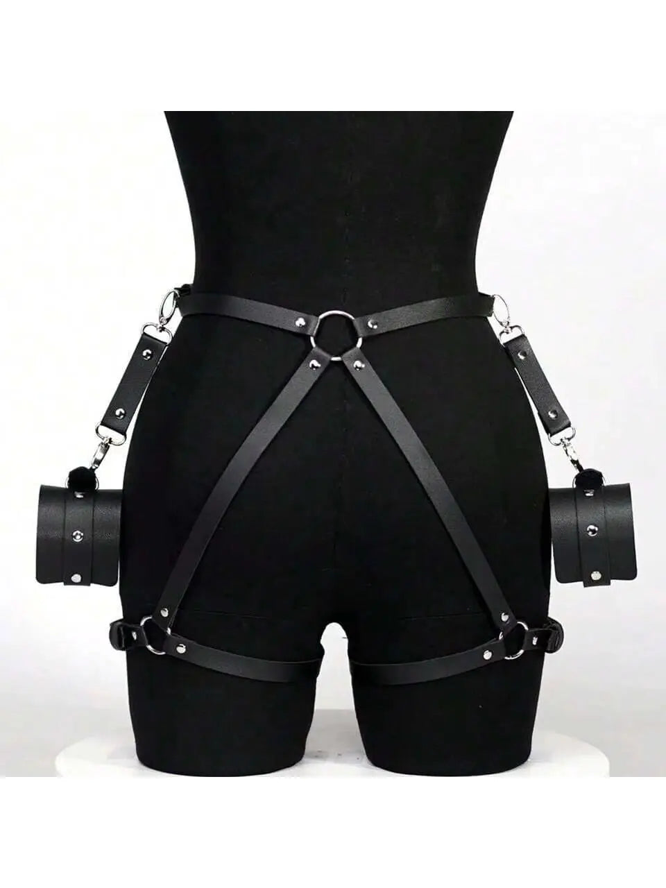 Kit BDSM em Couro Sintético com Algemas e Acessórios