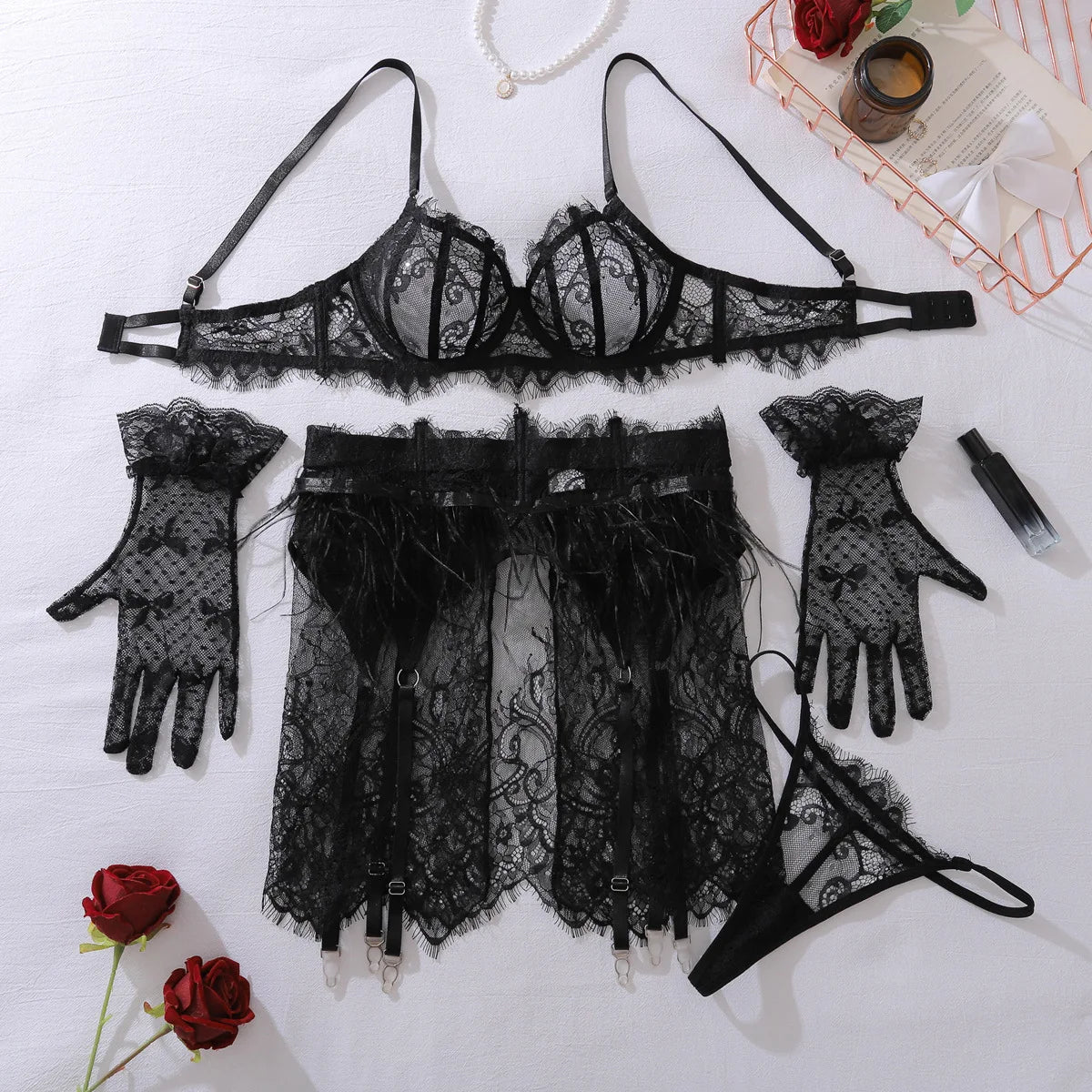 Conjunto de Lingerie Feminina com Plumas