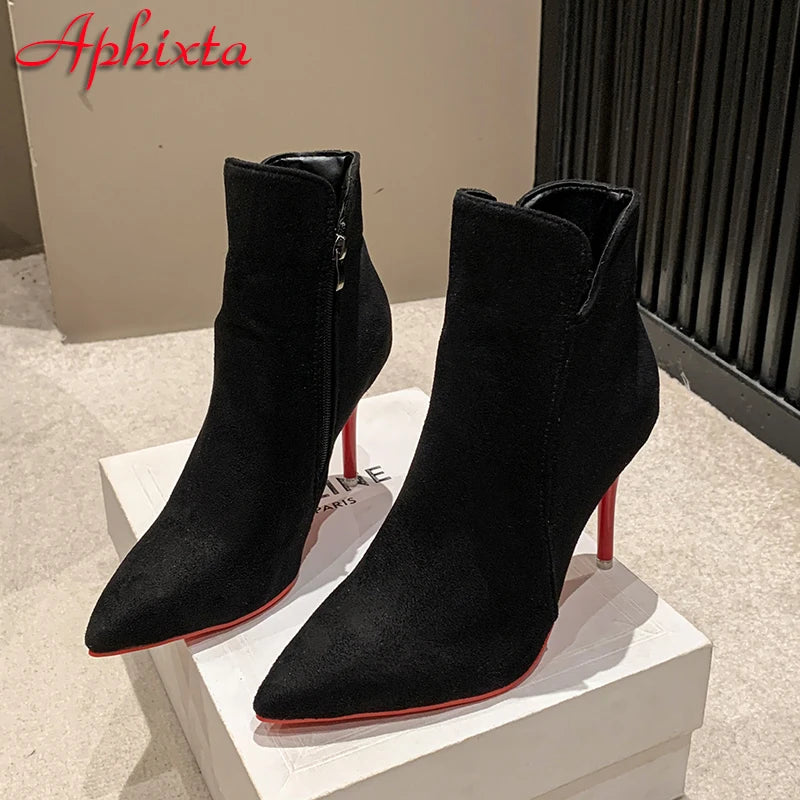 Bota Feminina de Cano Curto com Salto Stiletto