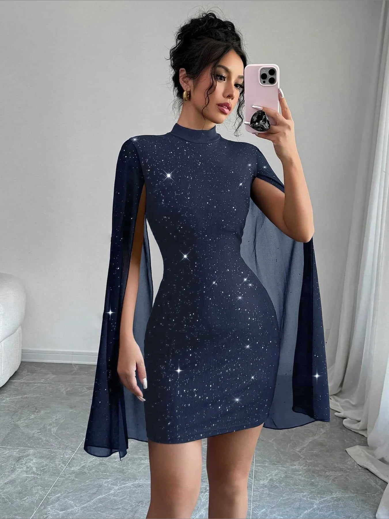 Vestido Mini Feminino com Gola Alta e Mangas Bufantes