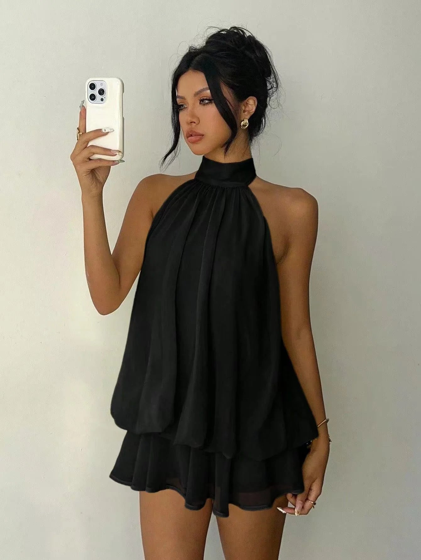 Vestido Feminino com Costas Abertas e Saia